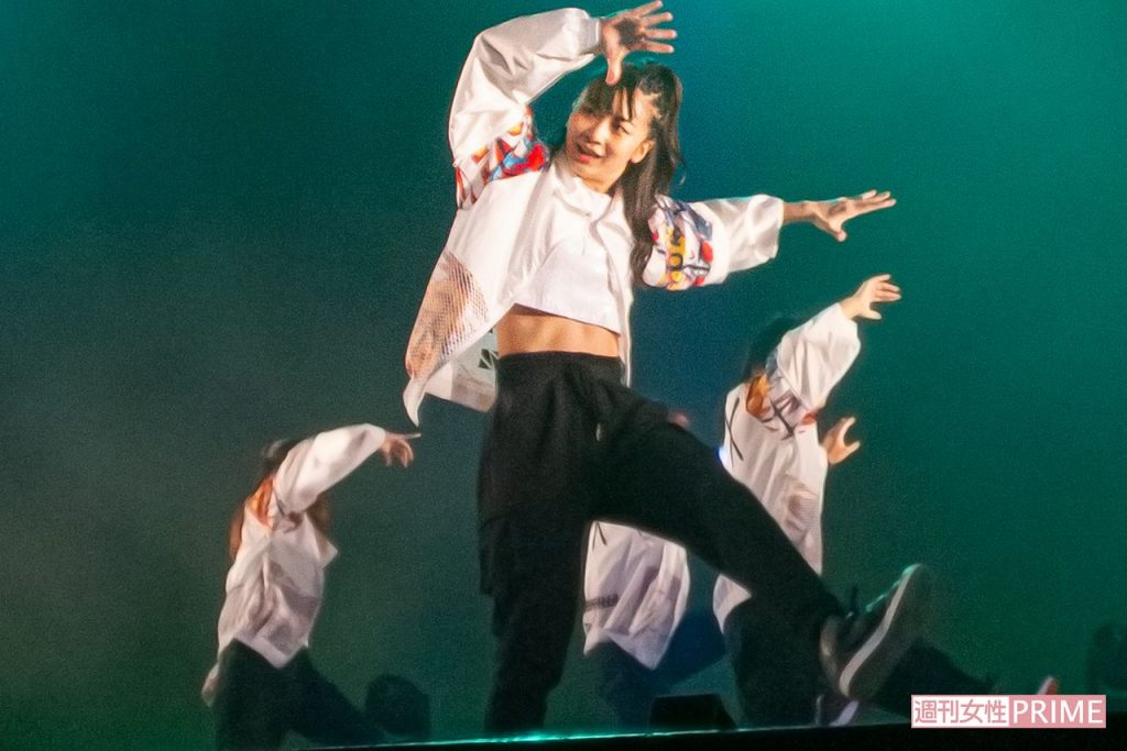 画像】佳子さまのへそ出しダンス姿!美腹筋で女豹姿が魅惑的