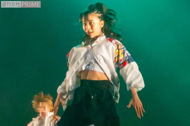 佳子さま ダンス へそ出し