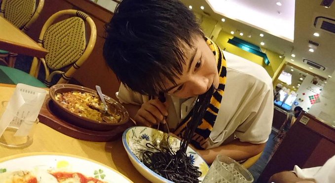 鶴房汐恩 プロフィール